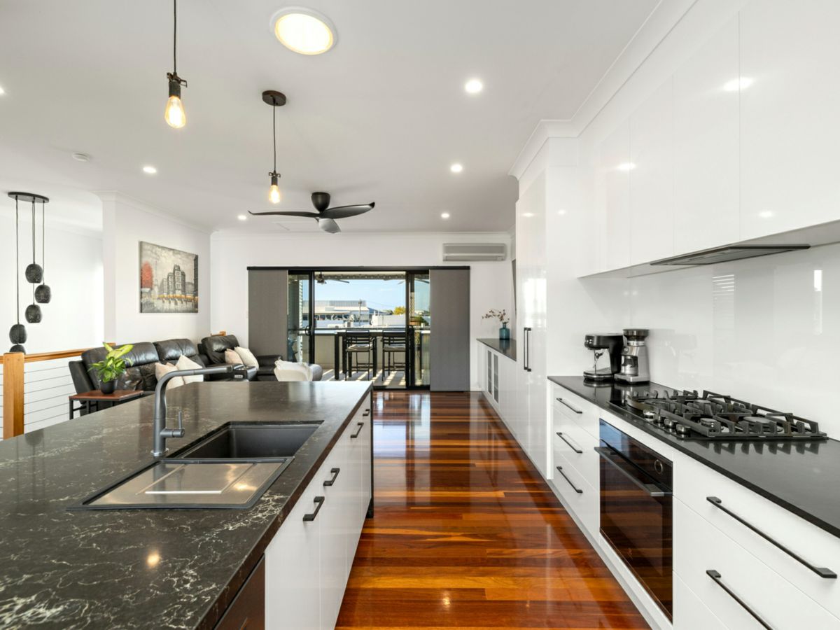 2/226 Stratton Terrace, Manly - image 1