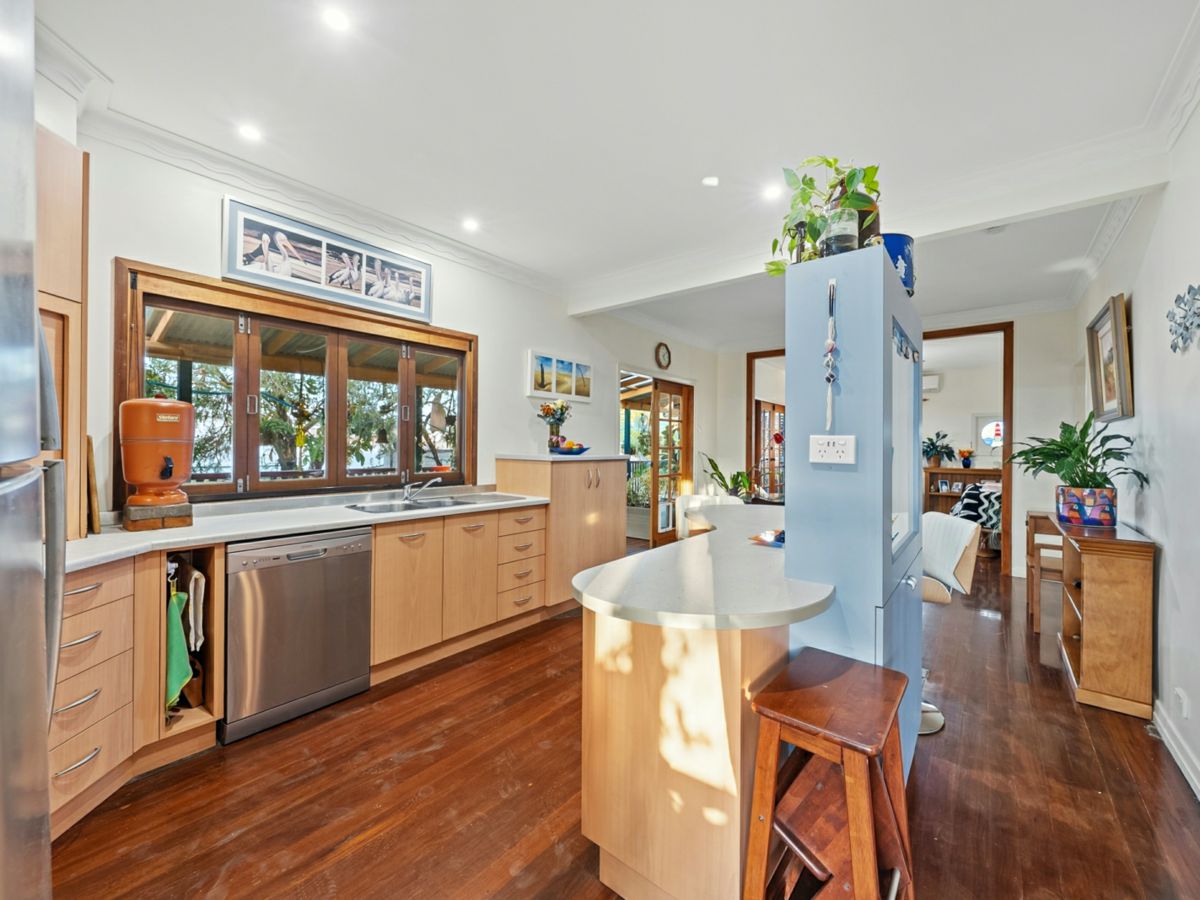 21 Earl Parade, Manly - image 2