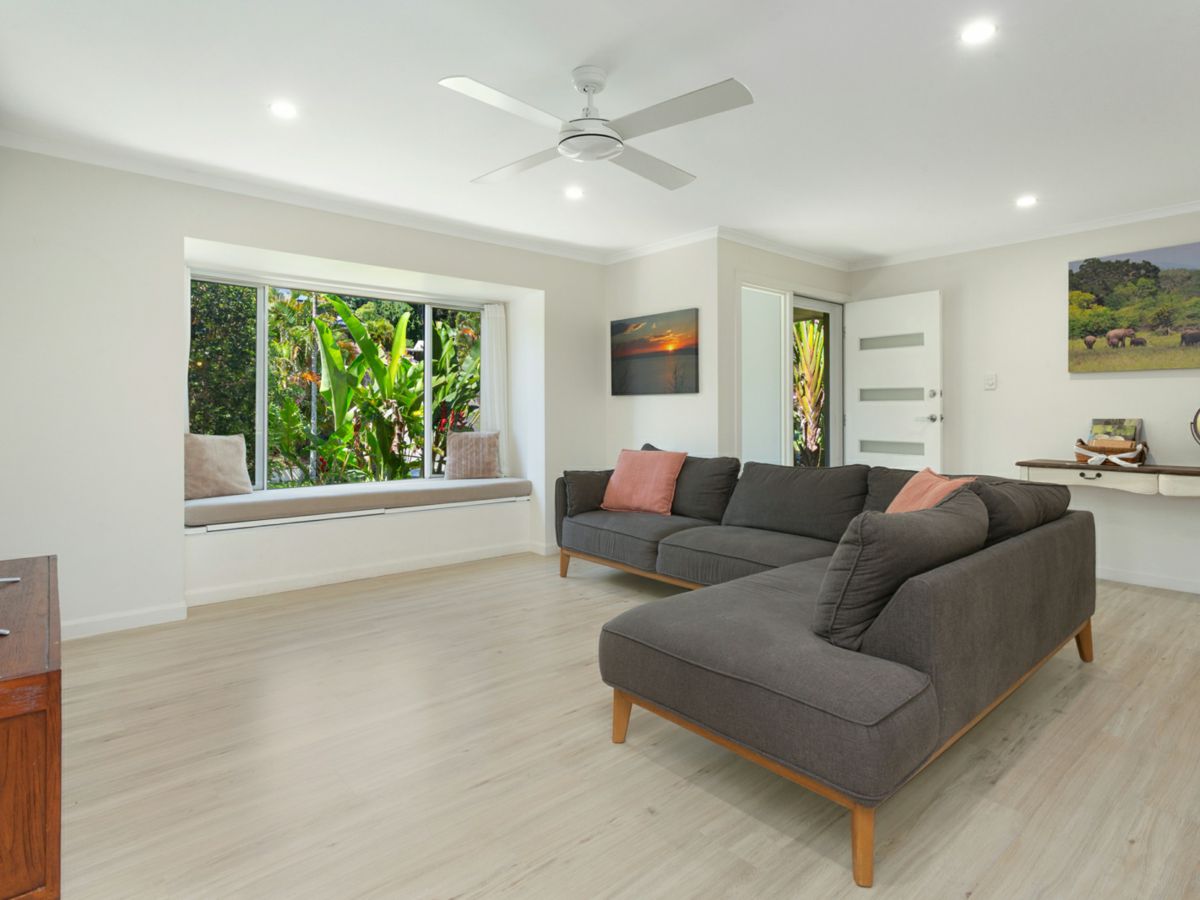 9 Glentrees Grove, Currumbin Waters - image 3