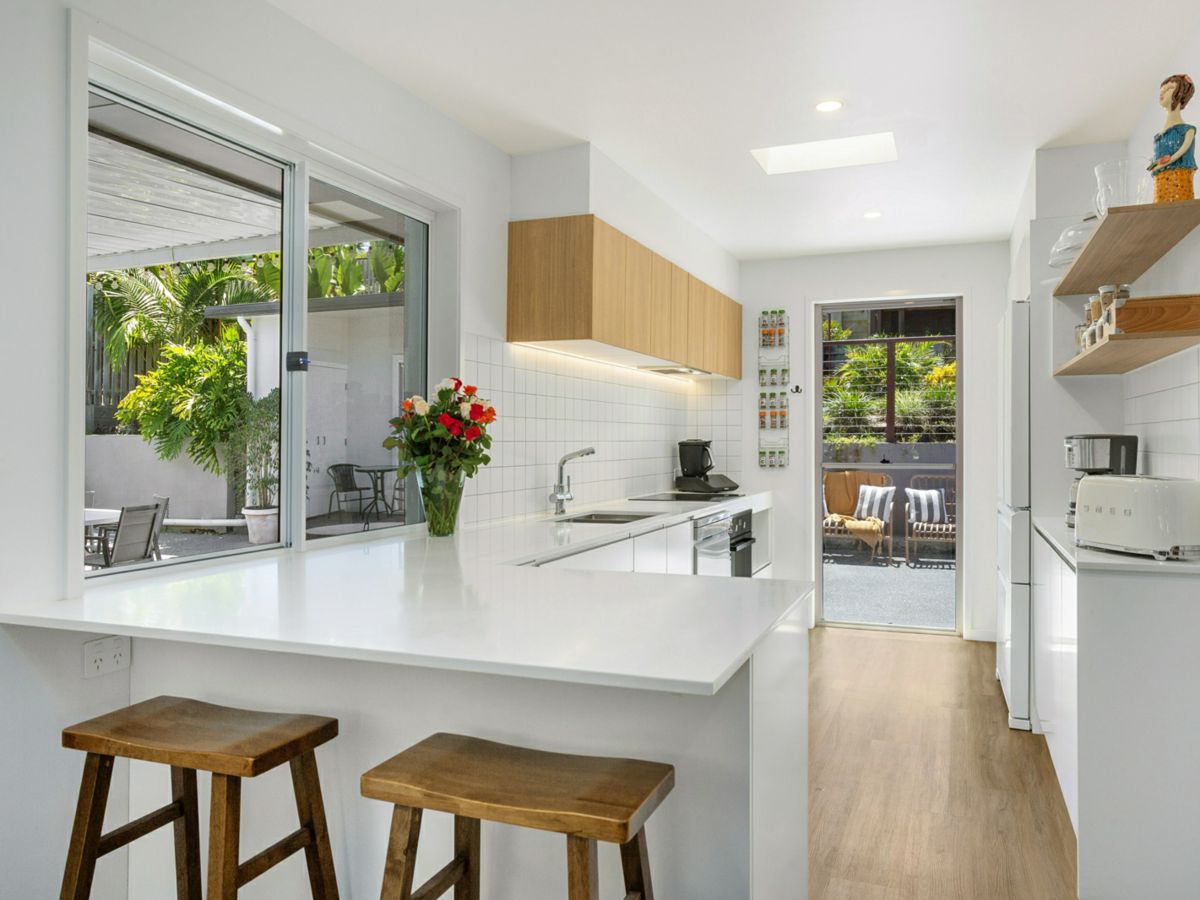 9 Billabong Court, Currumbin Waters - image 1
