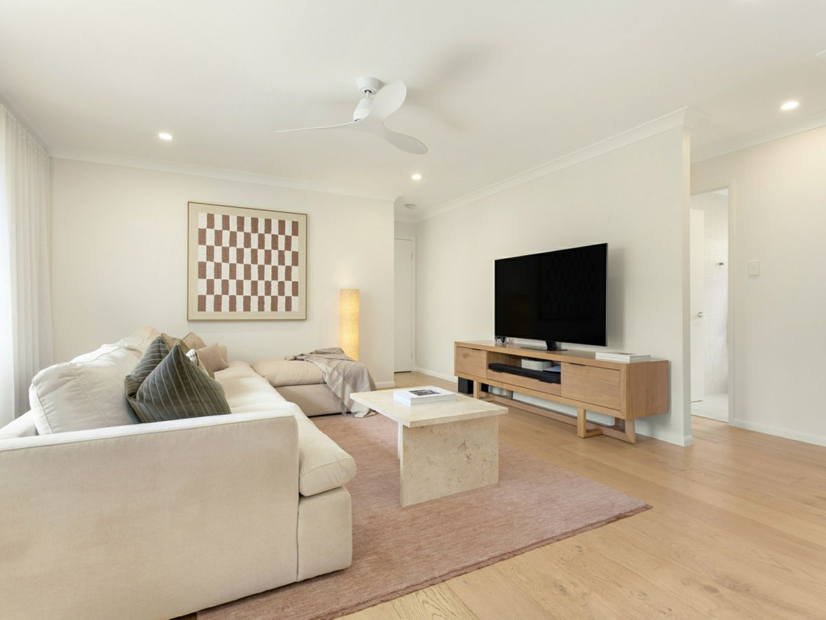 52 Silver Glade Drive, Elanora - image 2
