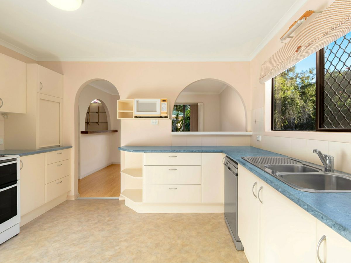 15 John Munro Court, Carrara - image 2