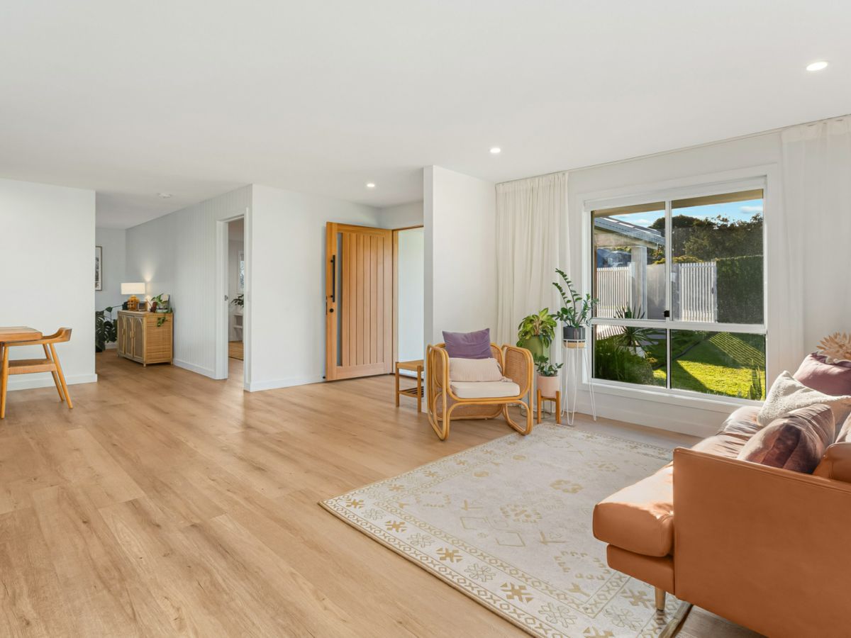135 Murtha Drive, Elanora - image 3