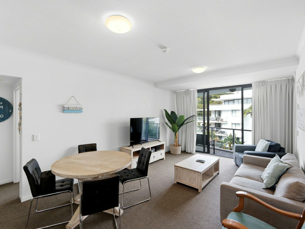 1106/1 Ocean Street, Burleigh Heads - image 3
