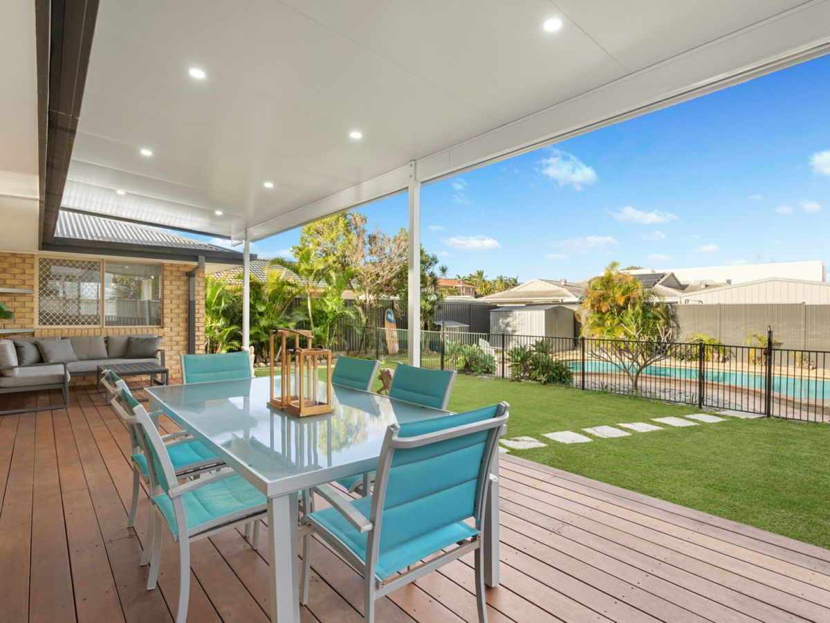 4 Yerrecoin Place, Burleigh Waters - image 2