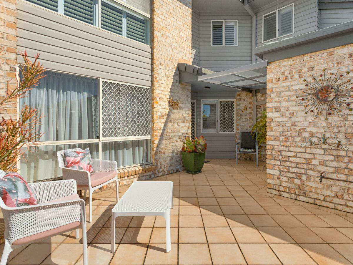 11/19 Robyn Street, Southport - image 2