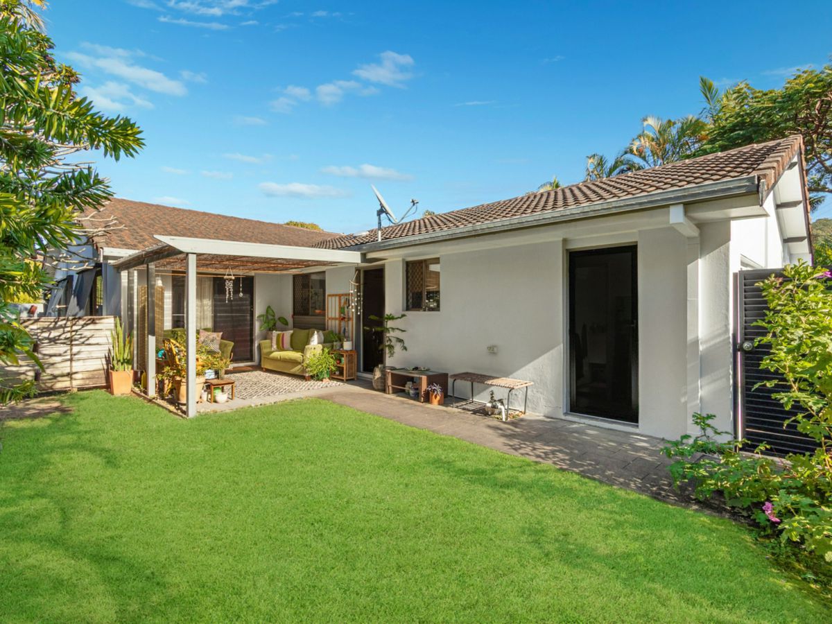 1/2 Tawarri Crescent, Burleigh Heads - image 1