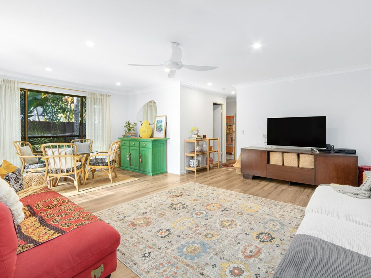 1/2 Tawarri Crescent, Burleigh Heads - image 2