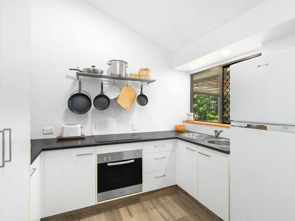 1/2 Tawarri Crescent, Burleigh Heads - image 3