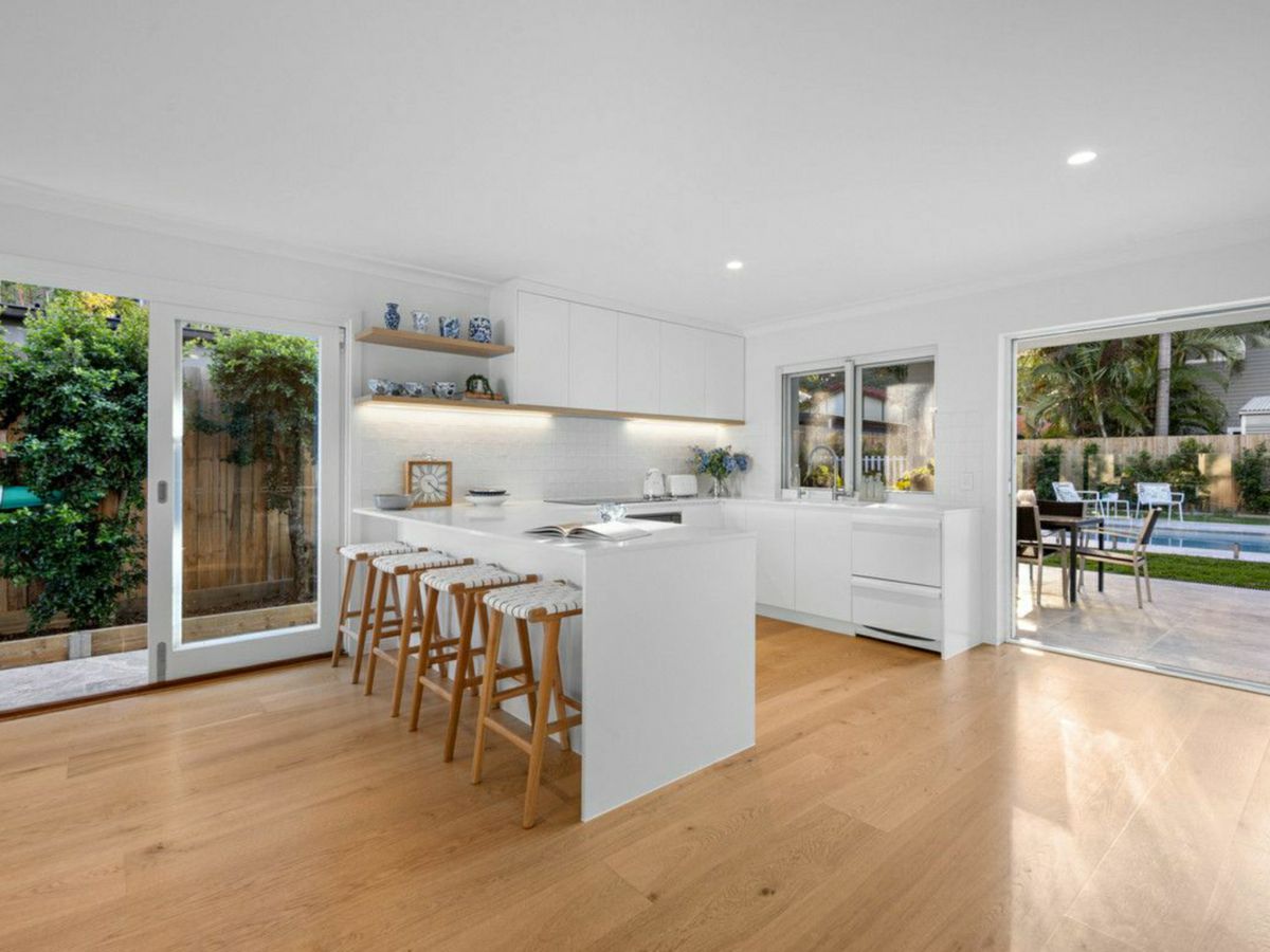 10 Guyra Avenue, Burleigh Heads - image 1