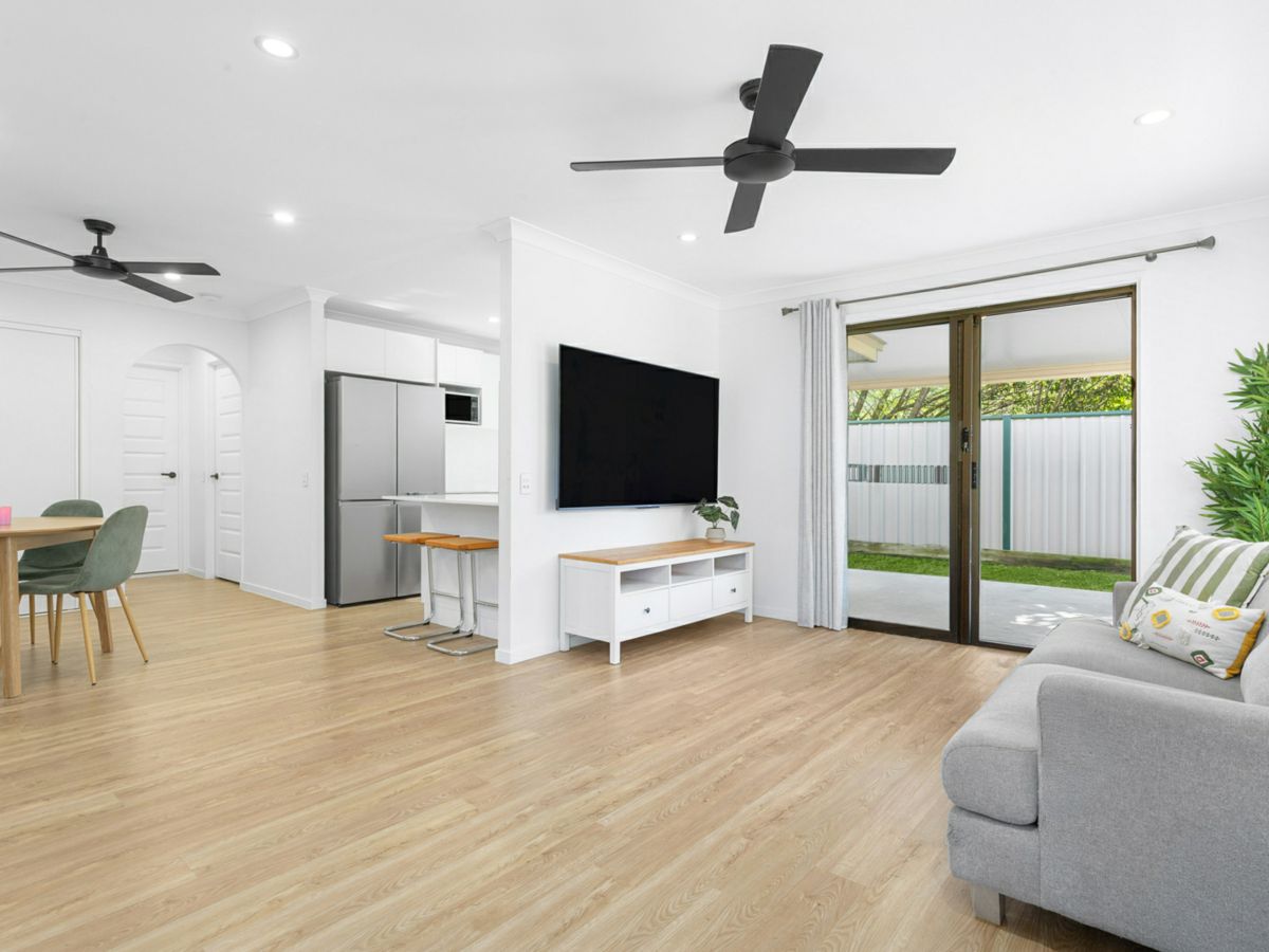 2/59 Darnel Street, Elanora - image 1