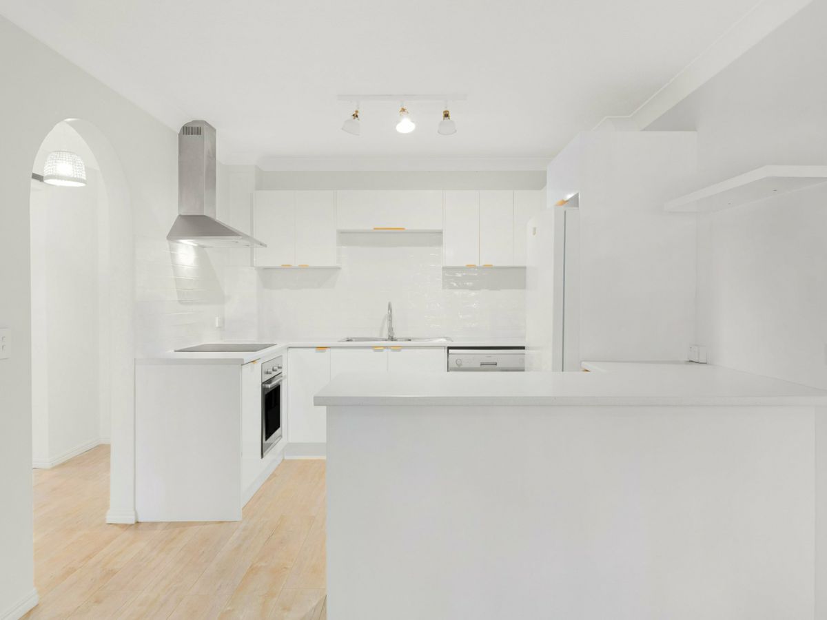 1/11 Nalla Court, Palm Beach - image 1