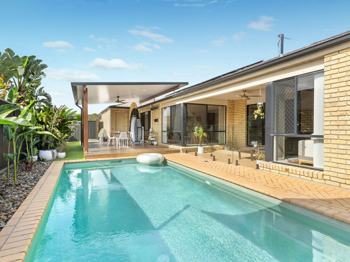 4 Northlakes Drive, Elanora - image 1