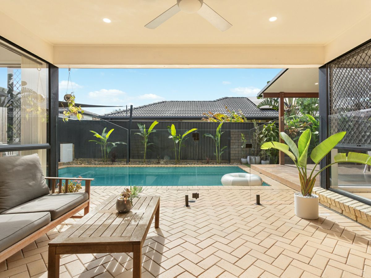 4 Northlakes Drive, Elanora - image 2