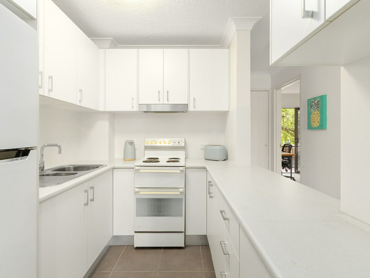 2/8 Twenty Second Avenue, Palm Beach - image 3