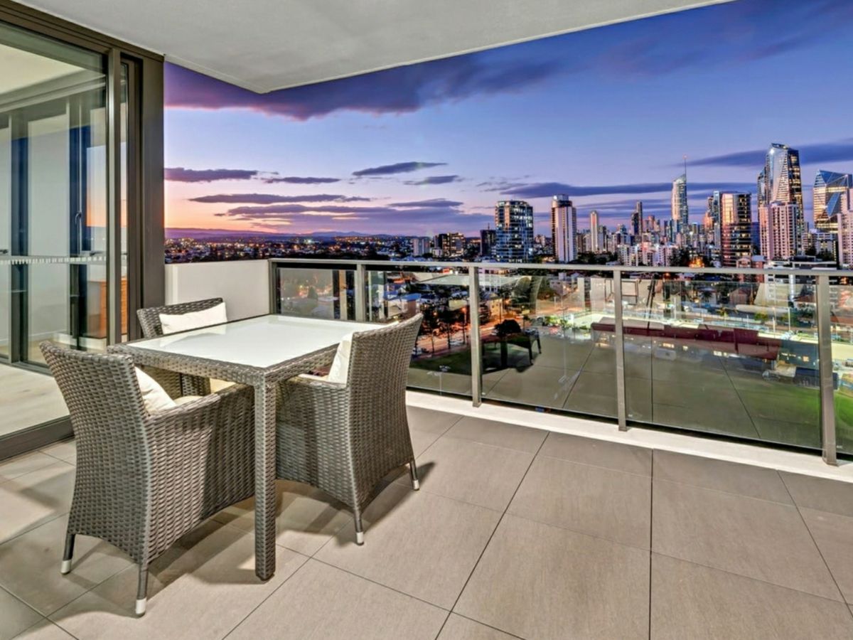 60/18 Chelsea Avenue, Broadbeach - image 2