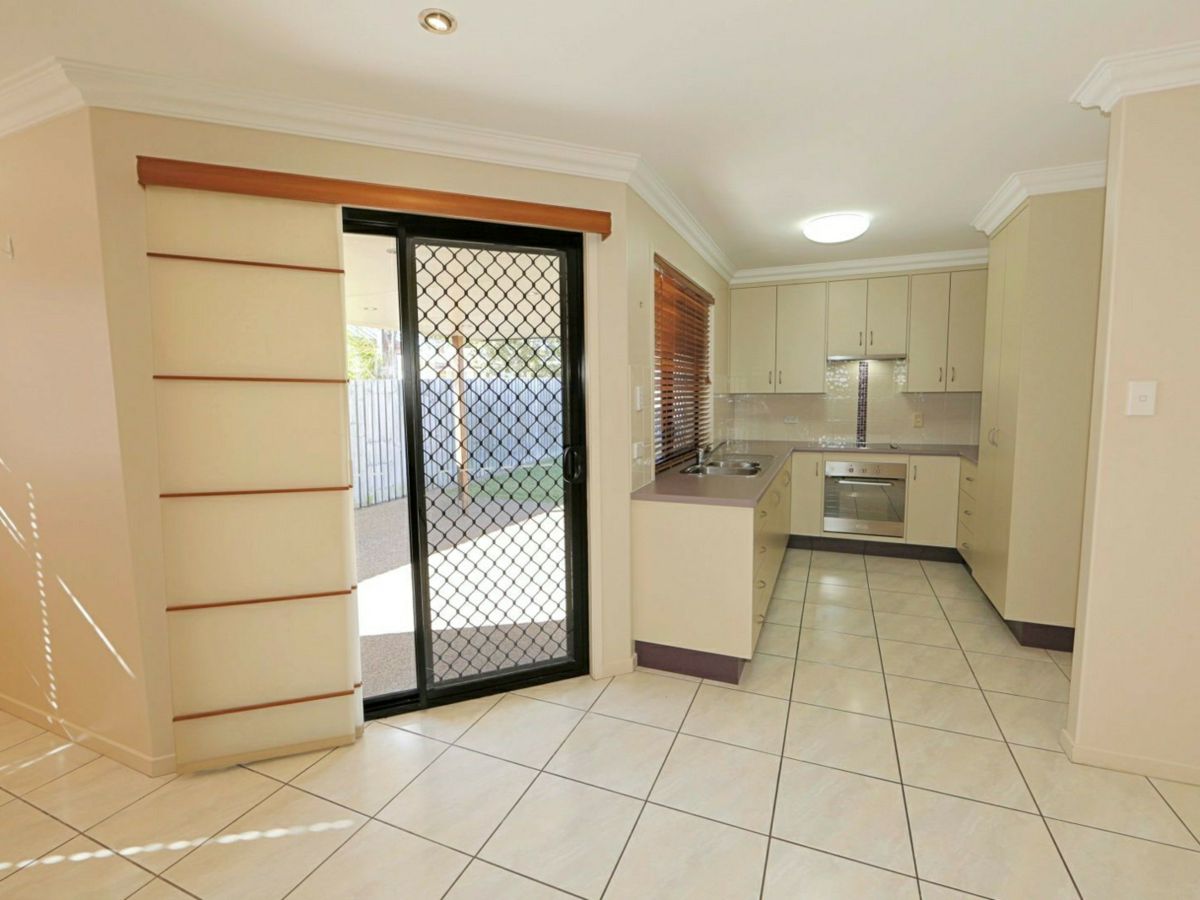 14A Palmer Street, Millbank - image 2