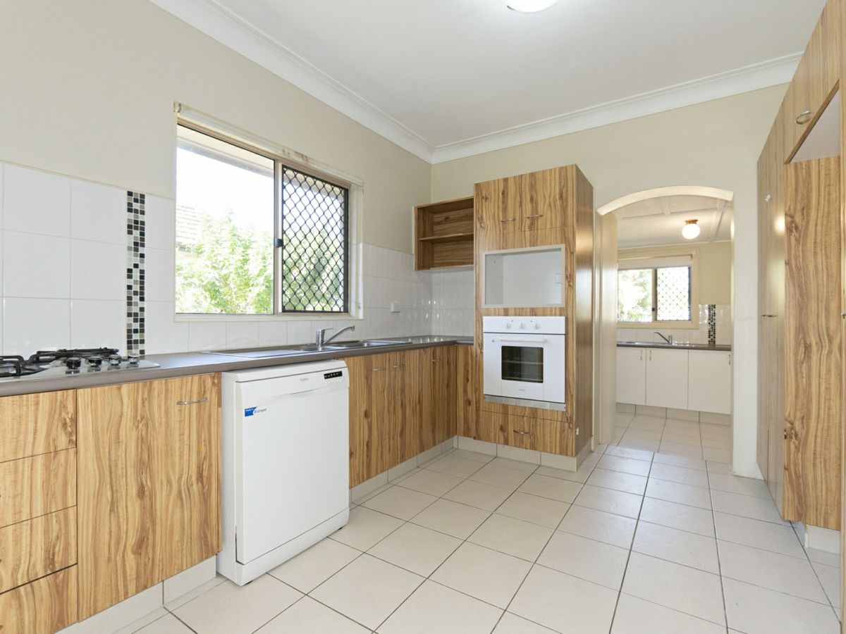 200 Walker Street, Svensson Heights - image 2