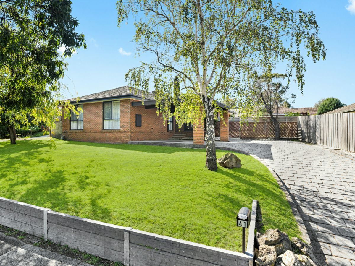 41 Collins Crescent, Berwick - image 1