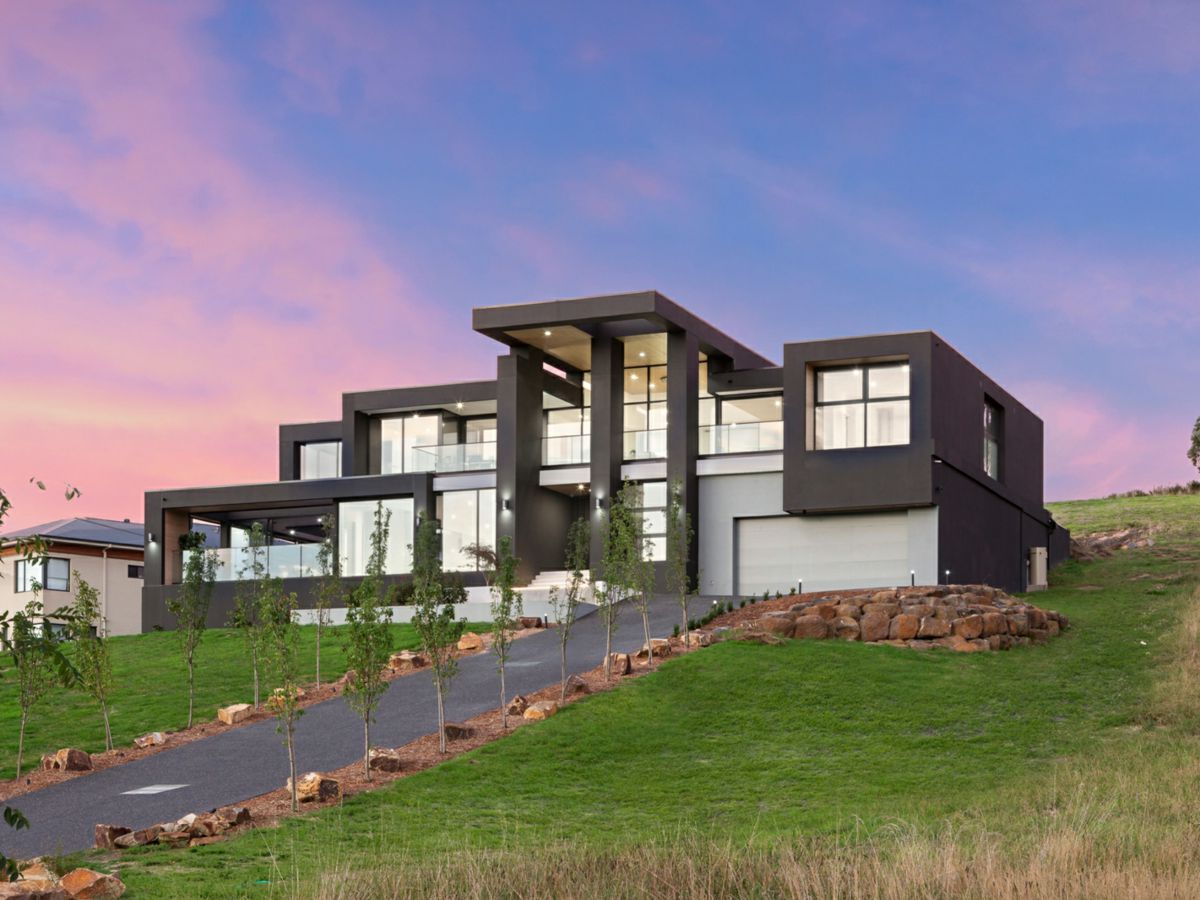 8 Sheldon Court, Lysterfield - image 1