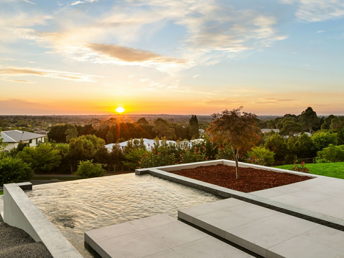 8 Sheldon Court, Lysterfield - image 2