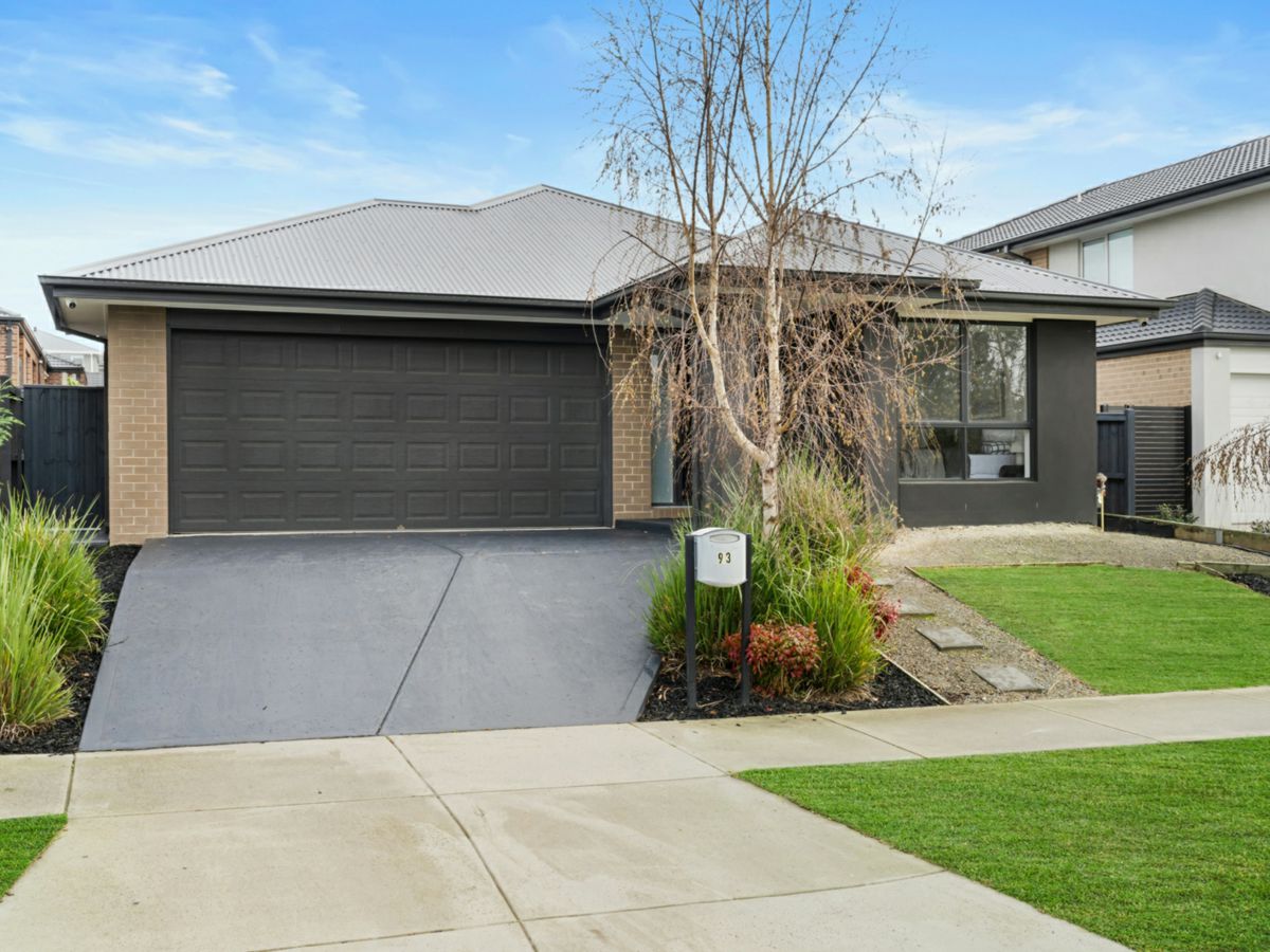 93 Bayview Road, Officer - image 1