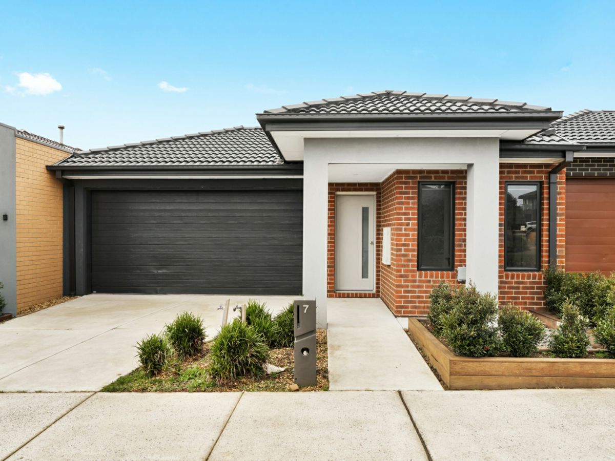 7 Scotland Circuit, Cranbourne West - image 1