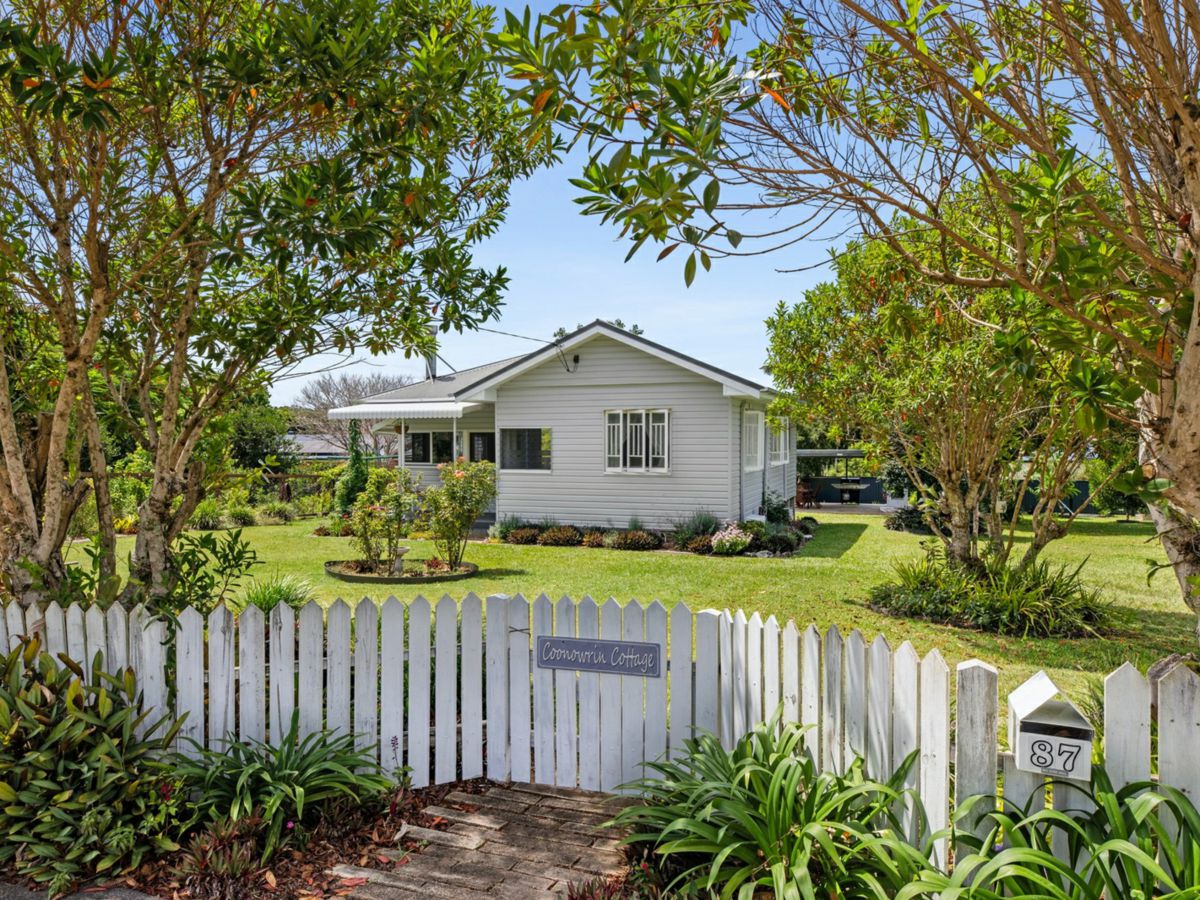 87 Coonowrin Road, Glass House Mountains - image 1
