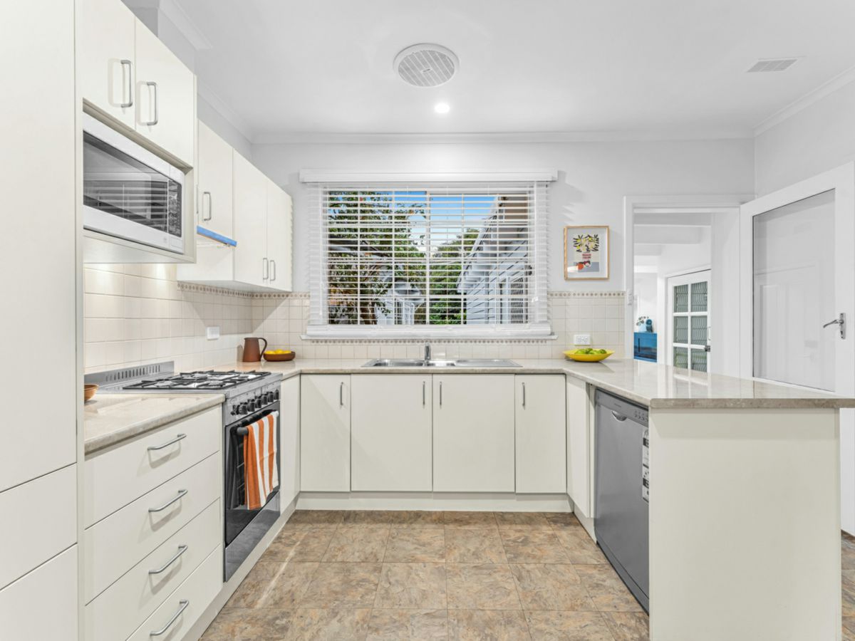 10 Cypress Grove, Dandenong North - image 2