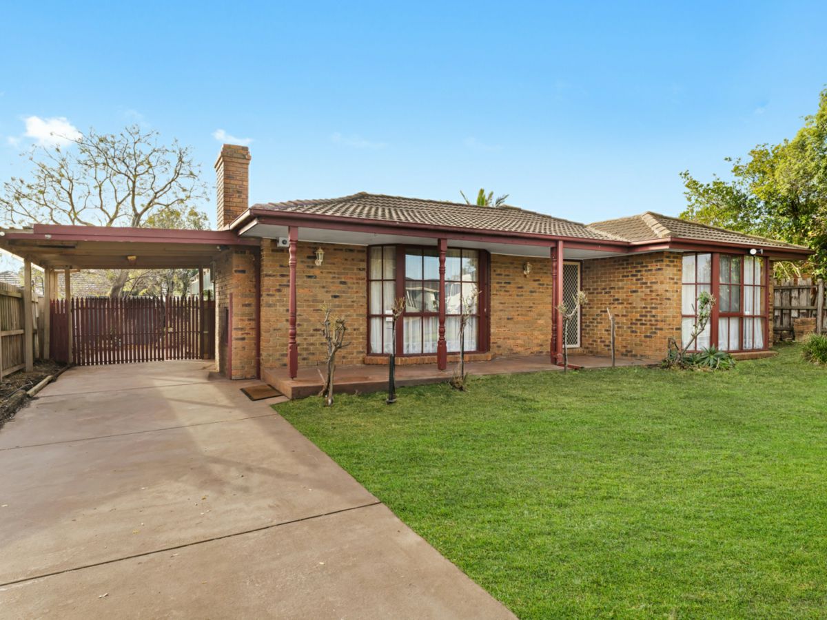 4 Fleetwood Drive, Narre Warren - image 1
