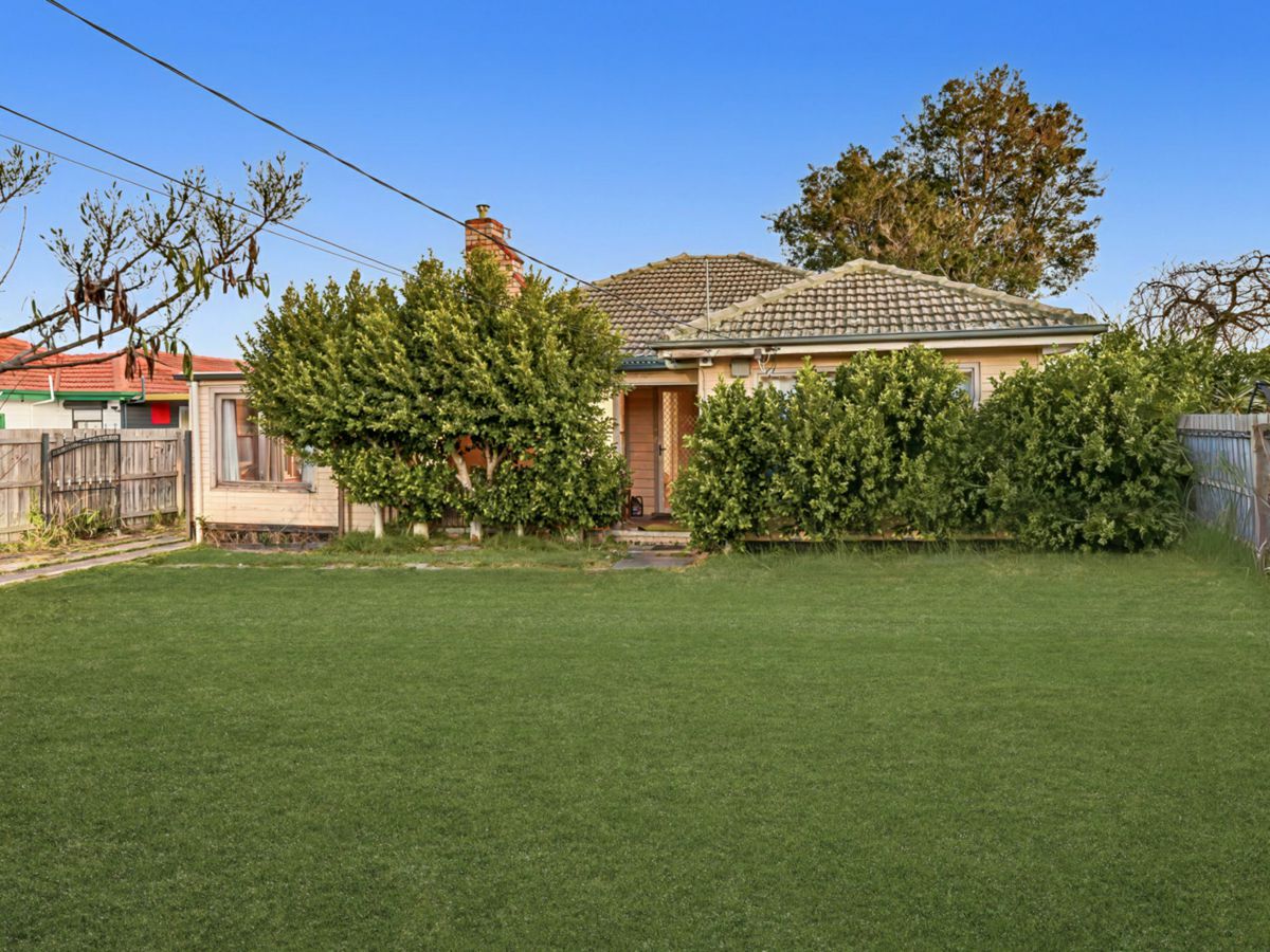4 Florence Court, Dandenong - image 1