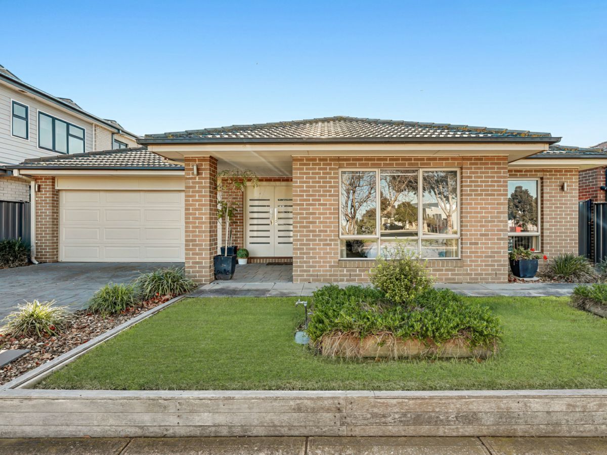 18 Pearce Circuit, Point Cook - image 1