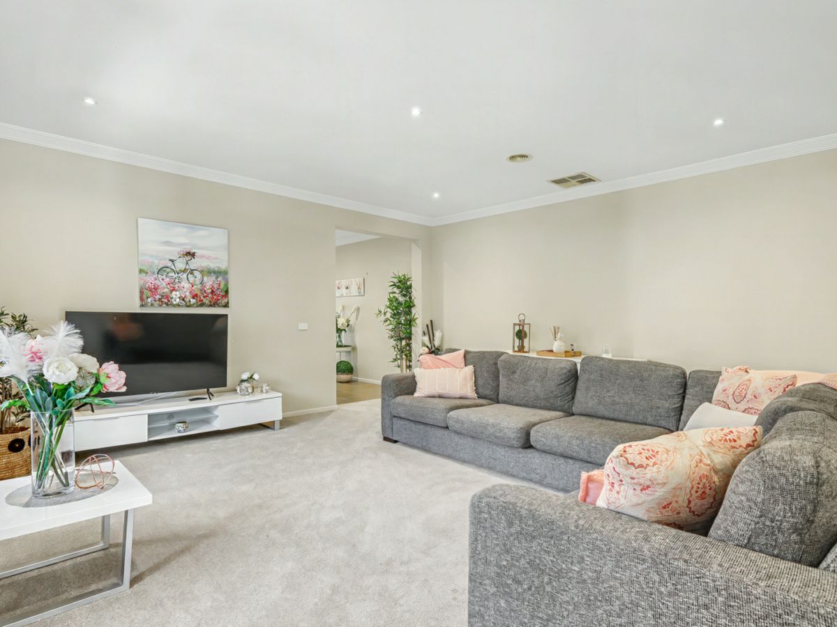18 Pearce Circuit, Point Cook - image 3