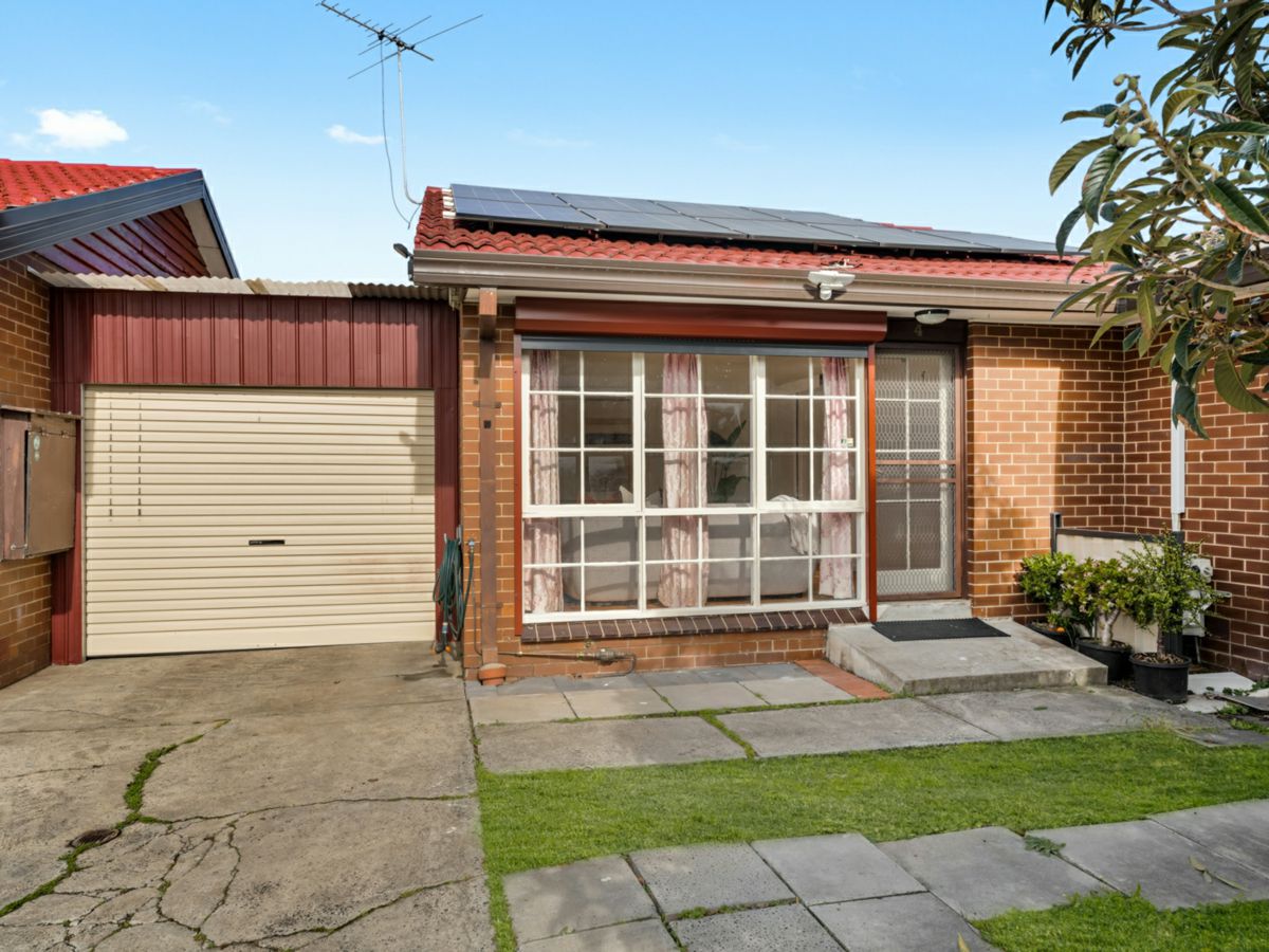 4/10 Aenone Avenue, Noble Park - image 1