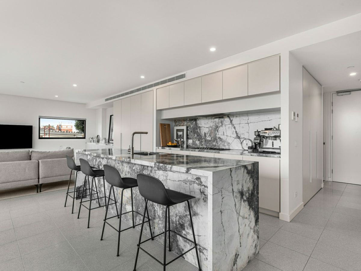 303/11 Jackson Street, St Kilda - image 1