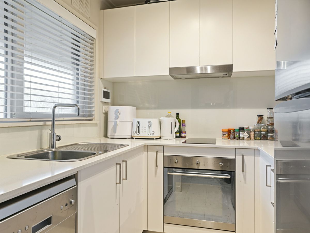 7/3 Herbert Street, St Kilda - image 2