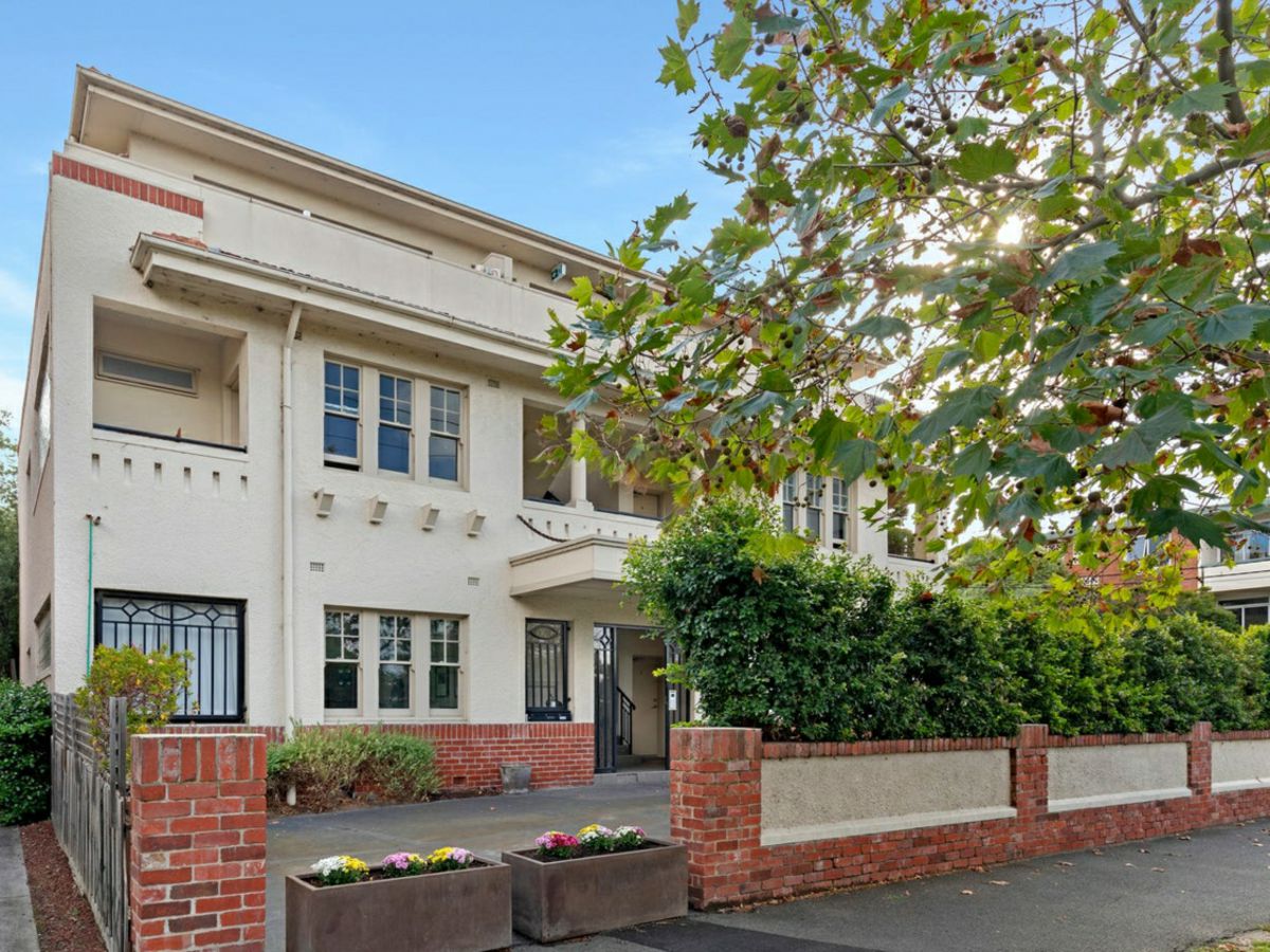 8/129 Brighton Road, Elwood - image 1