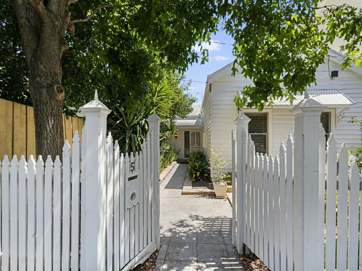5 Cyril Street, Elwood - image 1