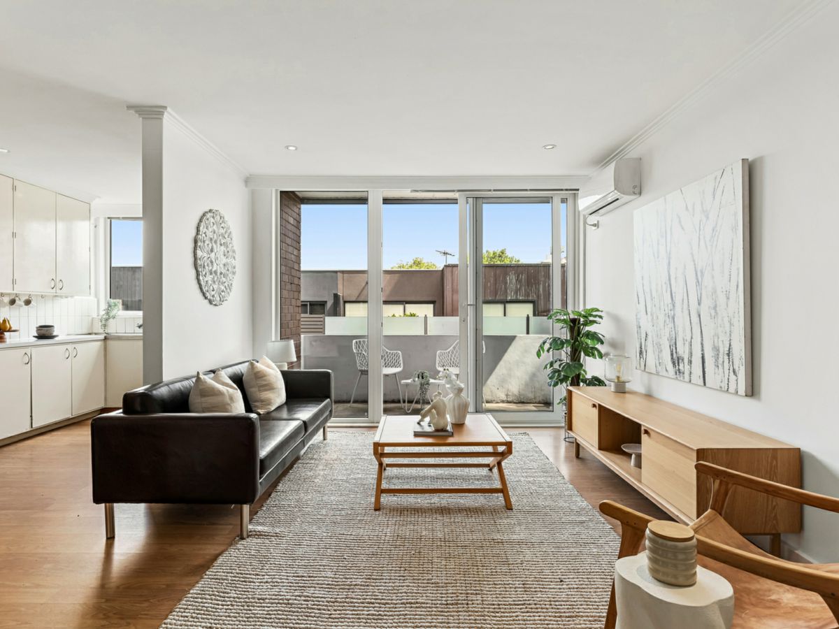 21/19 Robe Street, St Kilda - image 2