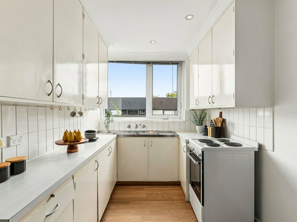 21/19 Robe Street, St Kilda - image 3