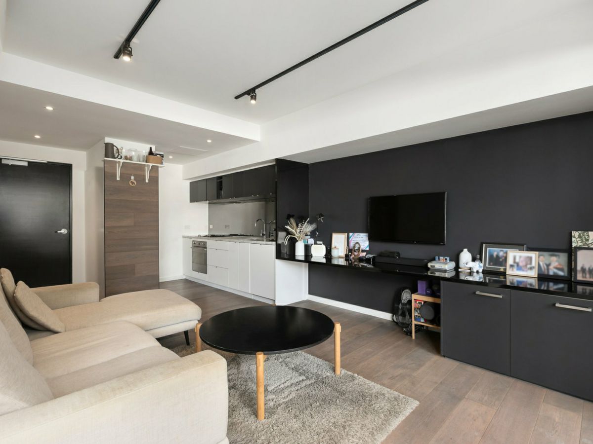 102/138 Ormond Road, Elwood - image 2