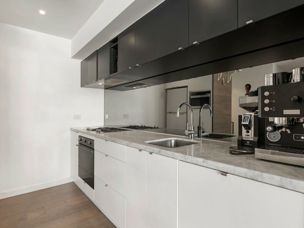 102/138 Ormond Road, Elwood - image 3