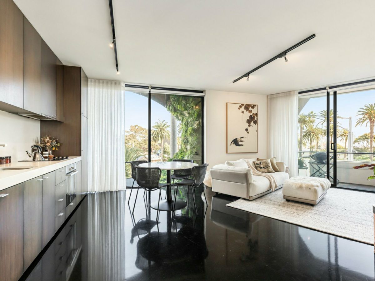 205/72 Acland Street, St Kilda - image 1