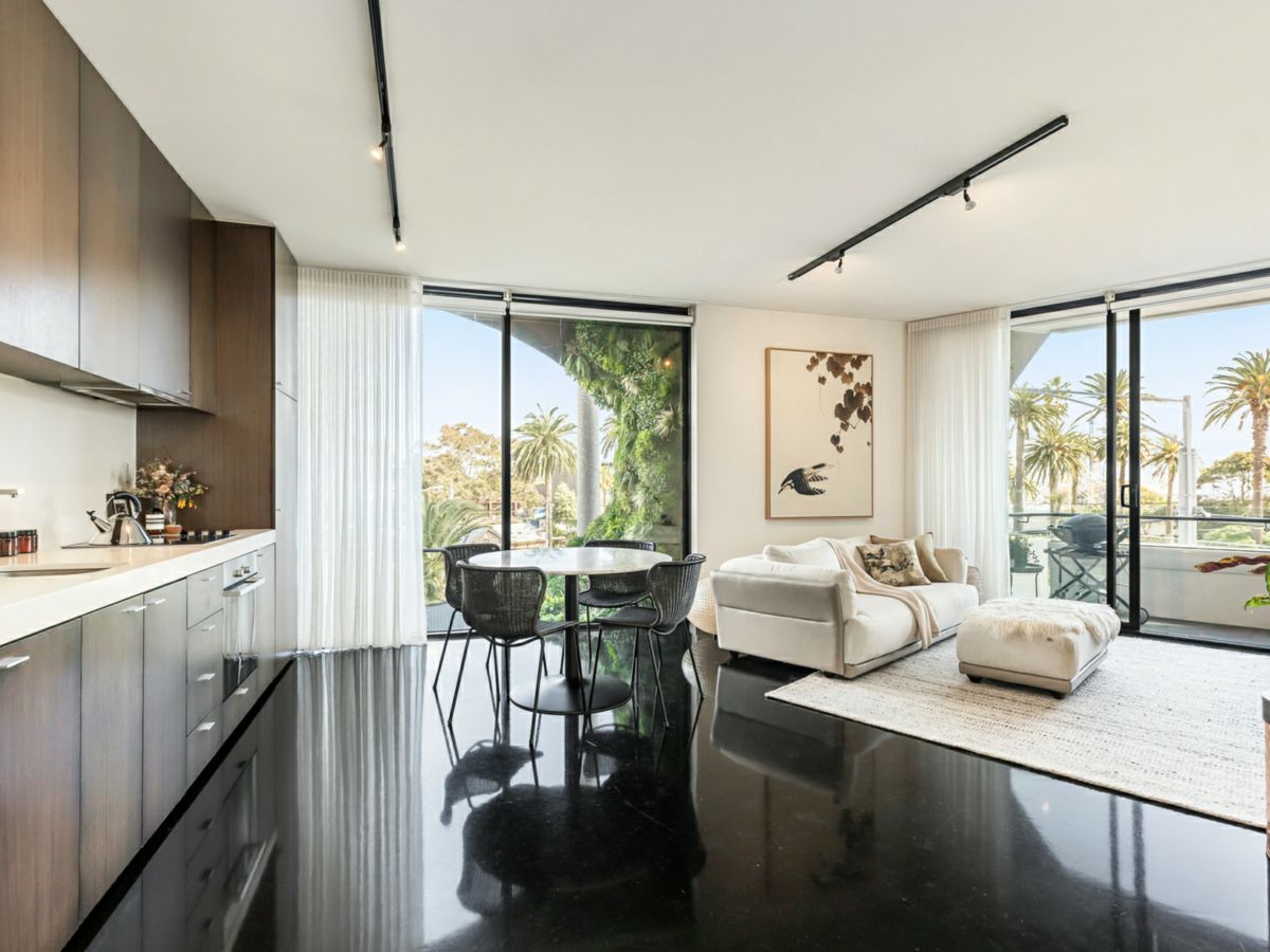 205/72 Acland Street, St Kilda - image 1