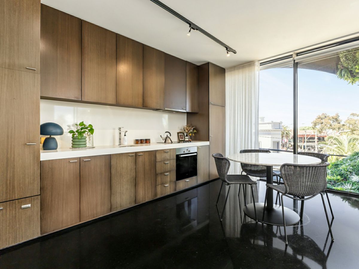 205/72 Acland Street, St Kilda - image 3