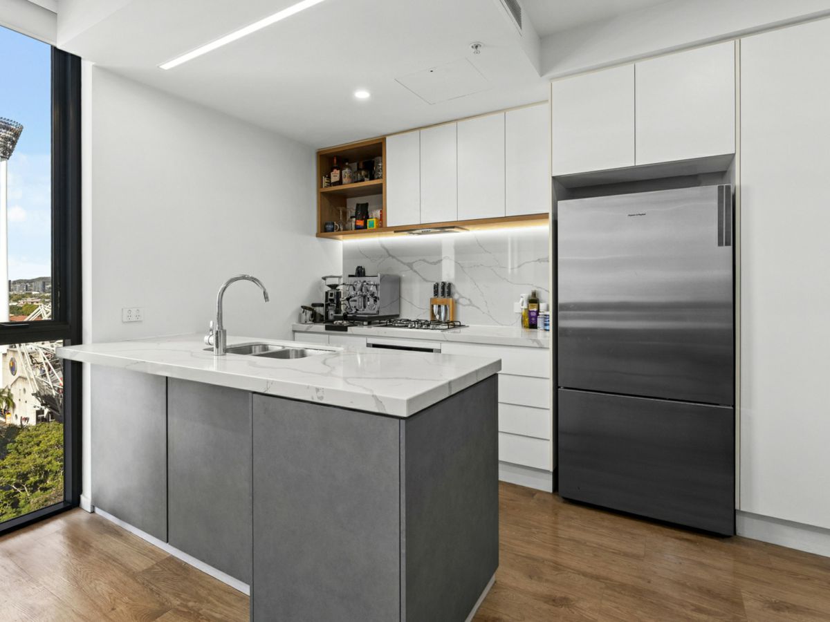 903/18 Duke Street, Kangaroo Point - image 2