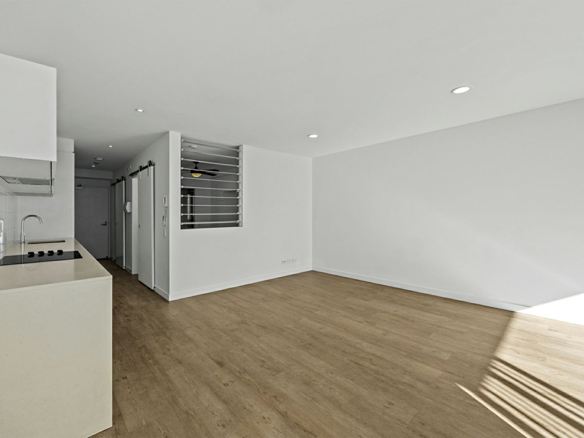 302/21 Nile Street, Woolloongabba - image 2