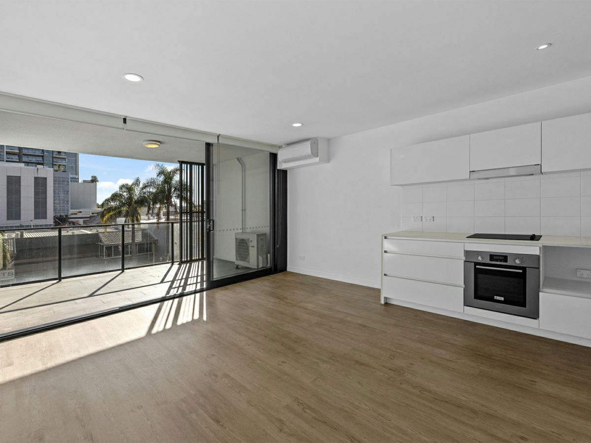 302/21 Nile Street, Woolloongabba - image 3