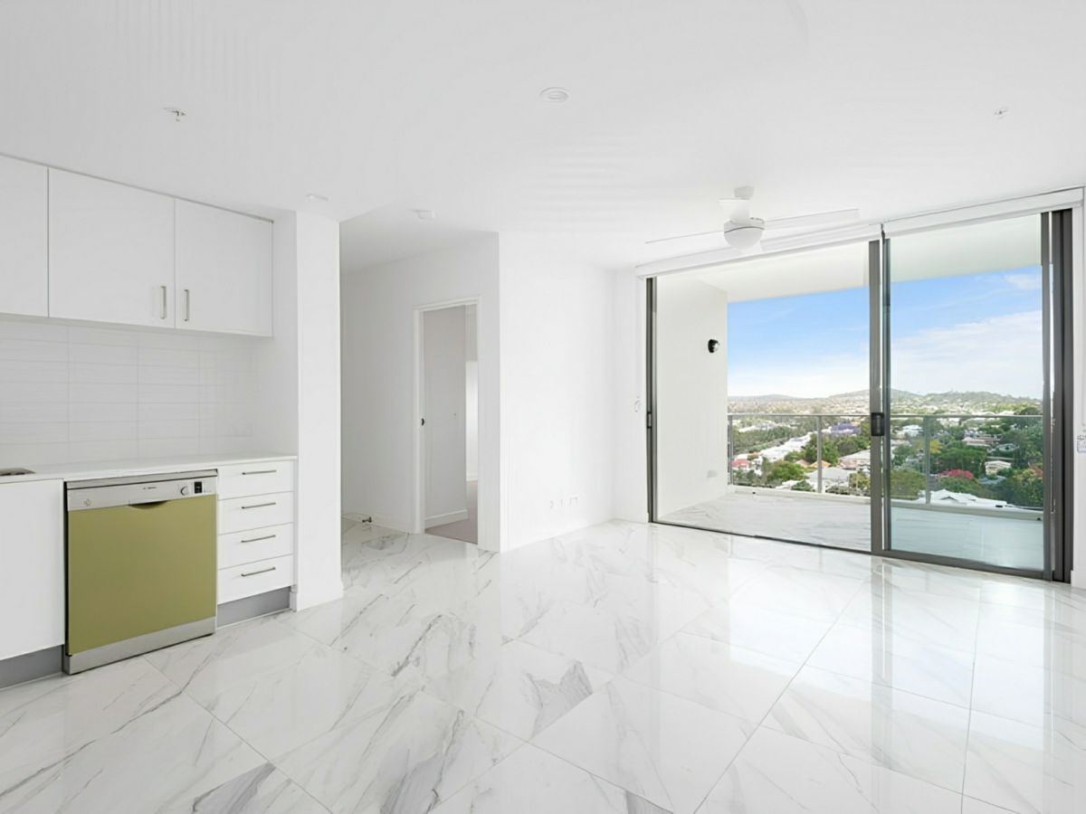 105/70 Carl Street, Woolloongabba - image 2