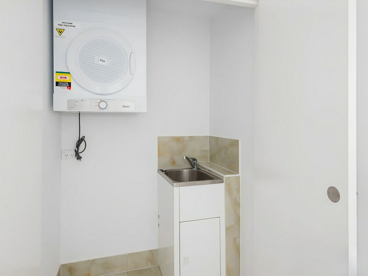 105/70 Carl Street, Woolloongabba - image 3